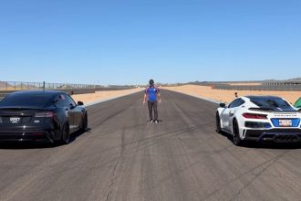 Corvette ZR1X vs Tuned Tesla Model S Plaid